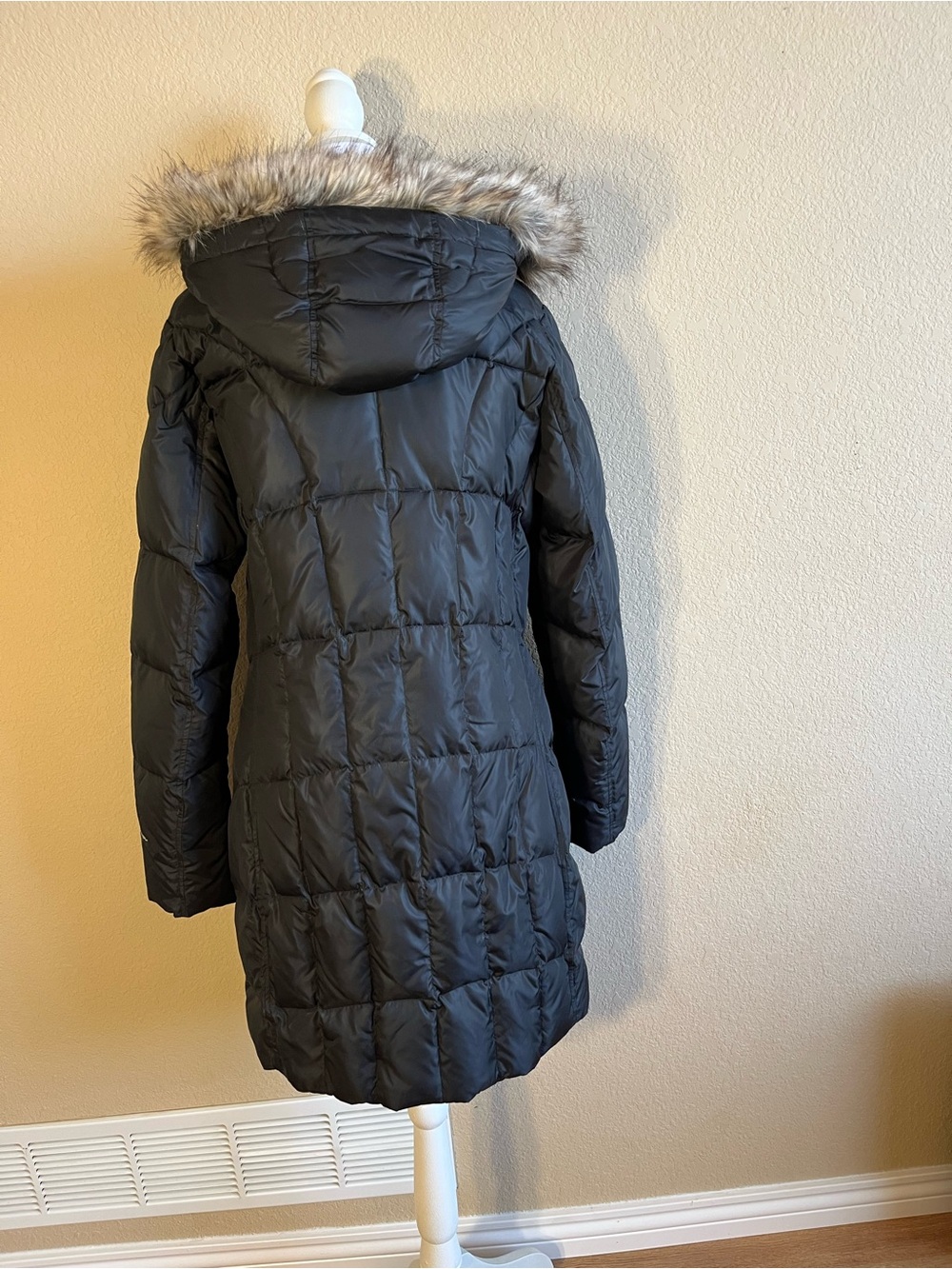 Eddie Bauer Black Long Hooded Puffer Coat with Faux Fur Trim - Picture 2 of 4